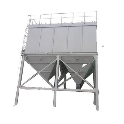 Collecteur de poussière de 800 kg sur le dessus d'un grand silo dans une usine de ciment