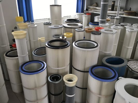 0Filtre à cartouche d'air plissé à porosité.3um pour la filtration des poussières dans les usines de fabrication